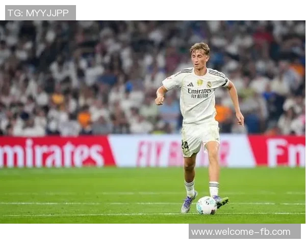 前皇马中卫盛赞赫伊森双脚技术出色防守预判精准球商极高