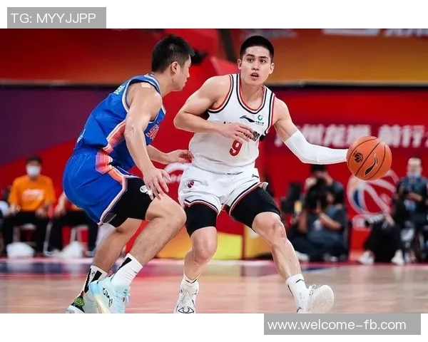 庞峥麟半场表现抢眼8投5中斩获16分三分球与罚球均表现出色