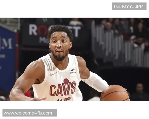 老队友重聚骑士公牛赛前米切尔阿伦与奥科罗亲切交流回忆往昔